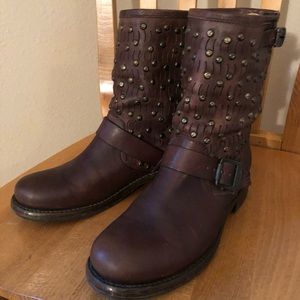 Frye Jenna cut studded shorty boots in brown leather - women’s 8.